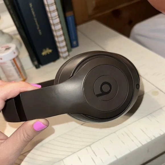 Beats Studio3 Wireless Headphones - Dark Brown